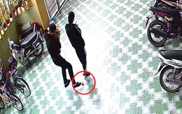 Chồng khoái chí khi lượm được tiền rơi của vợ