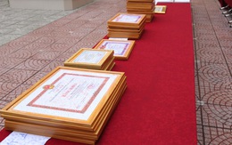 Khi phụ huynh 'cuồng' khen