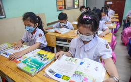 Vụ sách giáo khoa 'khổ to, giấy đẹp': Phải làm rõ vụ 'đẹp mà mắc' và có sách 'không dùng đến'