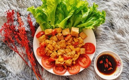 Đậu hũ chiên giòn sốt trứng muối: nói món chay cũng đúng, nói món mặn không sai