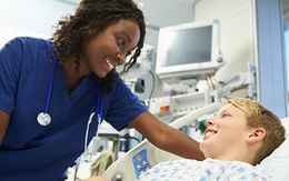 'Giải mã' virus đang gây bệnh viêm gan lạ ở trẻ em