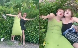 Hai cô gái tạo dáng chụp hình tự sướng ngã dập bụi cây