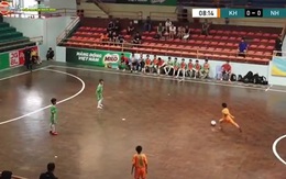 Cầu thủ U11 Khánh Hòa sút phạt như Roberto Carlos