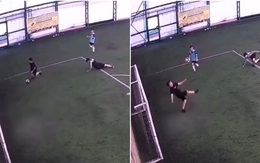 Cầu thủ lừa bóng qua thủ môn vẫn 'không chịu bàn' (P2)