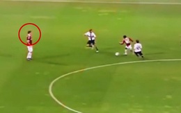 Pha phá bẫy việt vị IQ 2000 để giúp đồng đội ghi bàn