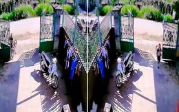 Bé trai khóc thét vì ôm cua tông vào cửa cổng