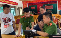 Con trai ngồi im thin thít làm thẻ căn cước công dân khi bố cầm roi 'ma thuật'