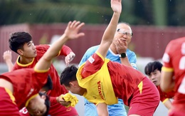 HLV Park Hang Seo 'ăn vạ' Nhâm Mạnh Dũng