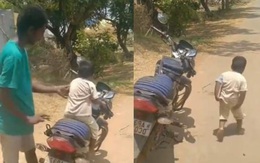Lẽo đẽo đòi theo bố, bé trai 'hú hồn chim én' vì yên xe nóng