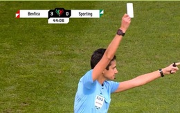 Video: trọng tài rút 'thẻ trắng' đầu tiên trong lịch sử