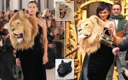 Nhà thiết kế "ú òa" đầu sư tử trên sàn diễn, khán giả nổi điên vì quyền động vật