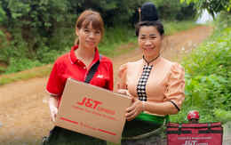 Nữ shipper J&T Express hạnh phúc vì mỗi gói hàng chứa đựng niềm vui