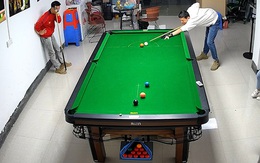 Chàng trai chán không buồn nói khi đánh bida liên tục bị vận đen ám