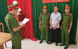 Khởi tố 3 người liên quan đến khai thác trái phép 56 cây gỗ rừng phòng hộ