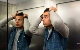 Nhân viên 'số nhọ' bị trừ lương vì mắc kẹt trong thang máy