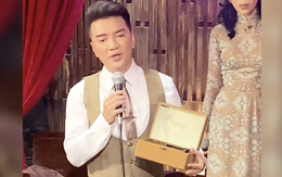 Đàm Vĩnh Hưng bán 'máy hát' bạc triệu, sao Việt hối hả 'chốt đơn'