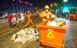 Đêm cuối tuần với công nhân quét rác
