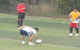 Chàng trai quê một cục vì ra vẻ khi sút penalty