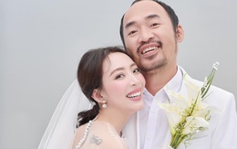 Tiến Luật cầu hôn Thu Trang bằng một chiếc bánh bao