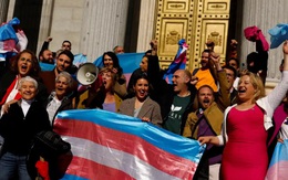 Tây Ban Nha cho phép người trên 16 tuổi tự do thay đổi giới tính trên giấy tờ