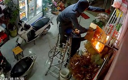 Gia chủ hú hồn với anh thợ hàn suýt 'hóa vàng' tiệm bán hoa