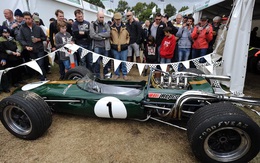 Trộm xe cổ cực hiếm và đắt tiền nhưng chào thua vì... không biết lái