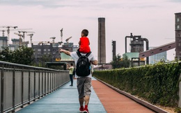 Thi rớt, nam sinh buồn gửi tin nhắn cho cha đã mất 3 năm và cái kết rất bất ngờ