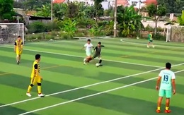 Thủ môn báo hại đội nhà thủng lưới vì tưởng mình là tiền đạo
