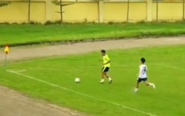 Pha câu giờ lỗi của thủ môn báo hại đội nhà bị thủng lưới