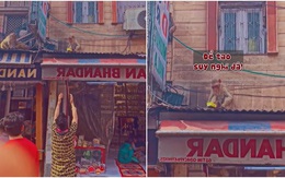 Chàng trai cho chú khỉ hộp bánh để xin lại kính