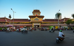 Sài Gòn - TP.HCM 325 năm: Phố cổ không chỉ để ngắm mà còn là làm ăn