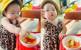 Biểu cảm cưng xỉu của bé gái khi ăn khế chấm muối ớt