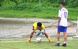Pha câu giờ tấu hài có 1-0-2 của thủ môn