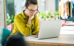 Cứ bật màn hình máy tính là bị ngộp thở, sao lạ vậy?