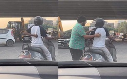 Thấy chàng trai chờ đèn đỏ ngứa lưng, tài xế liền xuống xe gãi hộ