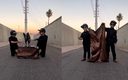 Chú chó phối hợp với hai cậu chủ làm ảo thuật siêu đỉnh