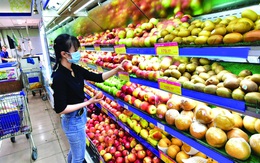 Rửa rau quả bằng nước hay bằng giấm sẽ sạch hơn?