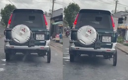 Ô tô gắn bánh xe máy chạy băng băng trên đường ở Cà Mau