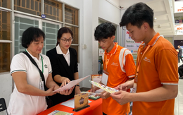 Sinh viên 'đua' làm thêm lấy kinh nghiệm xin việc