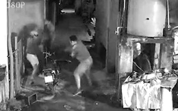 Sớm tinh mơ đi trộm cây kiểng, thanh niên bị gia chủ cho ăn no đòn