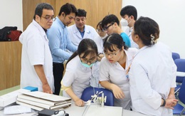 Chuyển giao trang thiết bị đào tạo cho ba bệnh viện ung bướu