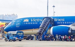 Từ 3-11, Vietnam Airlines thu phí hành lý xách tay quá cước ngay tại cửa ra máy bay