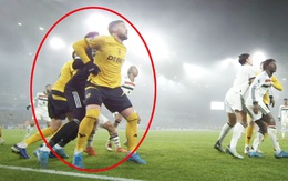 Fan Man Utd bị ám ảnh bởi… phạt góc