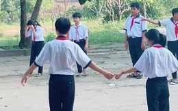 Nam sinh ngượng ngùng khi lần đầu nắm tay con gái