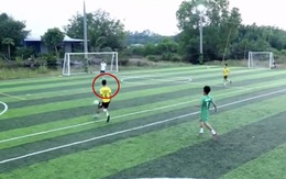 Siêu phẩm lốp bóng phản lưới nhà của hậu vệ