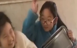 Hai chị em tấu hài dễ thương