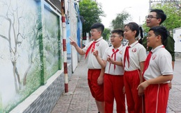 Bích họa 'Việt Nam tươi đẹp' điểm tô thành phố