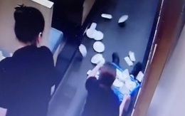 Cô gái chán không buồn nói khi trượt chân làm đổ rổ bát