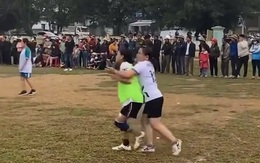 Cô gái kèm đối thủ như hình với bóng