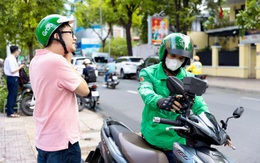 Sinh viên đi học bằng xe công nghệ